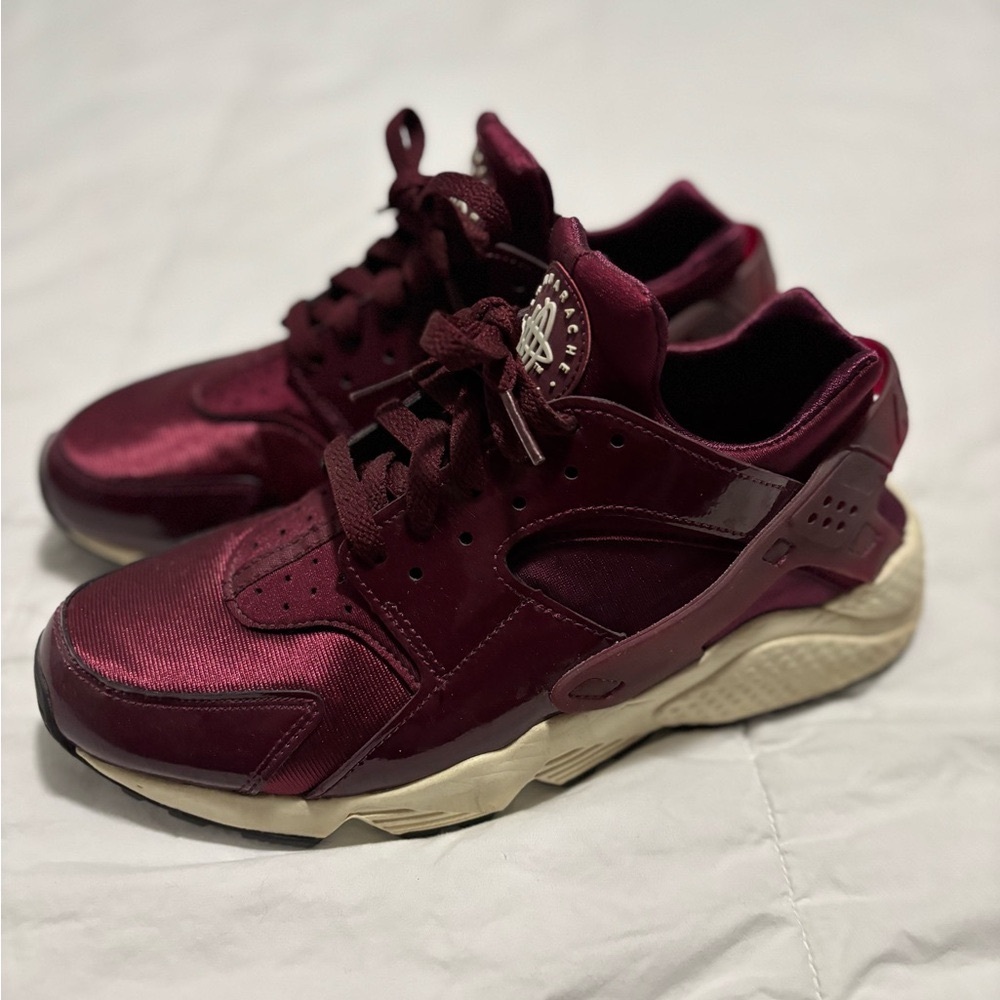VGUC Nike Huarache’s Maroon